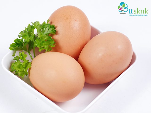 trúng gà không nên ăn khi bị sởi