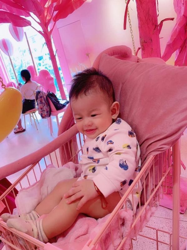Bé Gia Huy chính là tài sản quý giá nhất của bà mẹ đơn thân.