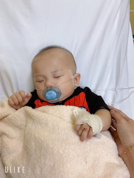 Con bị nhiễm virus RSV, bác sĩ nói nguyên nhân mà mẹ "chết lặng" vì không ngờ hành động bố làm mỗi ngày đã gây ra - Ảnh 2. Con bị nhiễm virus RSV, bác sĩ nói nguyên nhân mà mẹ "chết lặng" vì không ngờ hành động bố làm mỗi ngày đã gây ra - Ảnh 2.