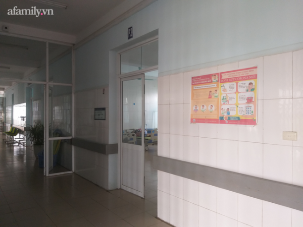 Bệnh nhân đang được chăm sóc trong phòng bệnh Bệnh nhân đang được chăm sóc trong phòng bệnh